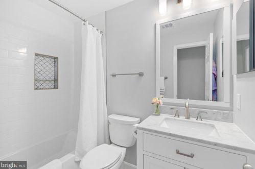 5124 Knapp Pl, Alexandria VA 22304-8637 exterior