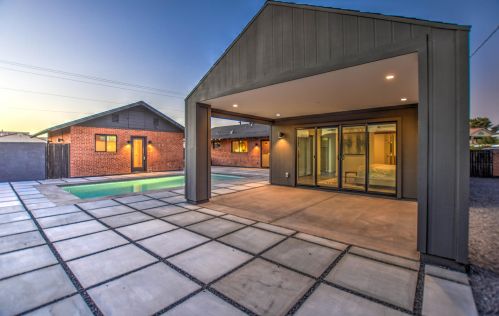 1201 Edgemont Ave, Phoenix AZ 85035-1809 exterior