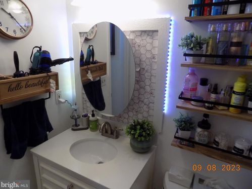 66 Prince St, Littlestown PA 17340-1323 exterior