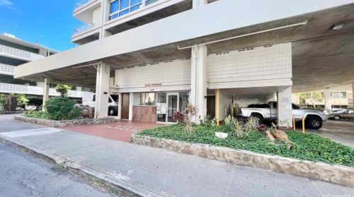 2421 Tusitala St, Honolulu HI  96815-3151 exterior