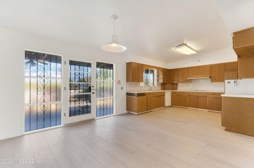 5707 10th St, Tucson, AZ 85711-3226