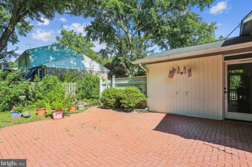 7641 Miller Fall Rd, Rockville MD 20855-1165 exterior