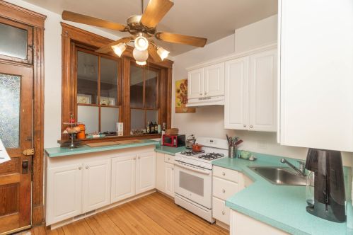 2014 Roscoe St, Chicago IL 60641-4015 exterior