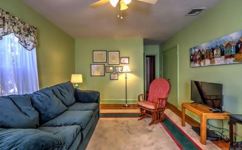 61 Morningside Dr, Milford CT 06460-7717 exterior