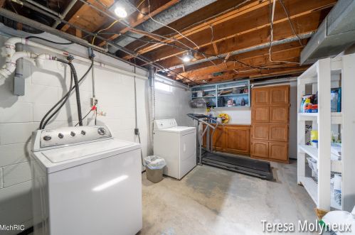 4085 Nicholl Ave, Meskegon MI 49444-3633 exterior