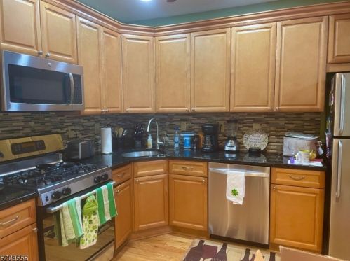 802 Park Pl, Springfield NJ  07081-3504 exterior