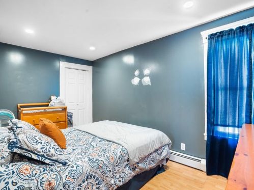 4 Lewis St, Woonsocket RI 02895-1905 exterior