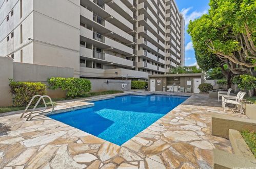 1251 Heulu St, Honolulu HI  96822-3084 exterior