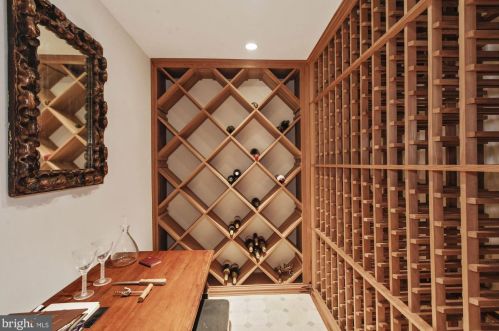 11013 Cripplegate Rd, Rockville MD 20854-1630 exterior