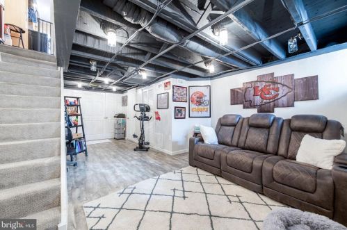 1011 Johnston St, Philadelphia PA 19145-4715 exterior