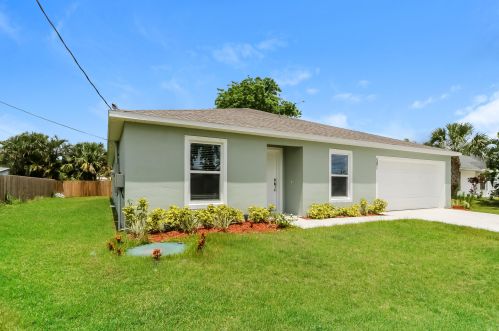 581 Todd Ave, Fort Pierce FL  34983-2915 exterior