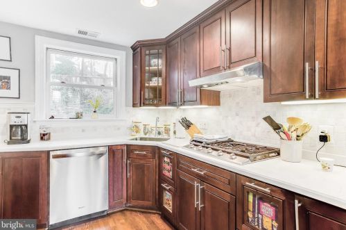 301 Glendale Ave, Alexandria VA 22301-2407 exterior