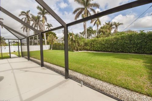 2870 Leeward Ln, Naples FL 34103-4038 exterior