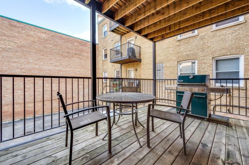 1347 Eddy St, Chicago IL  60657-1431 exterior