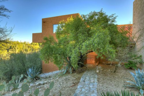 835 Placita Del Mirador, Tucson AZ 85718-1973 exterior