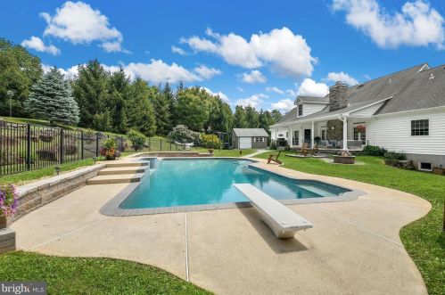 1049 Cider Press Ln, Quakertown PA 18951-5508 exterior