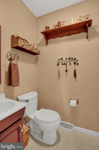 141 Pheasant Run Ln, Hanover PA 17331-9186 exterior