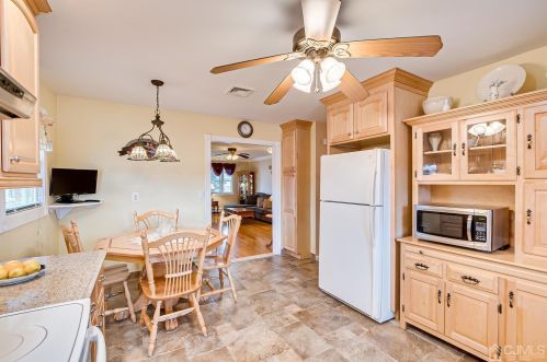 57 Barton St, Edison NJ 08837-2855 exterior