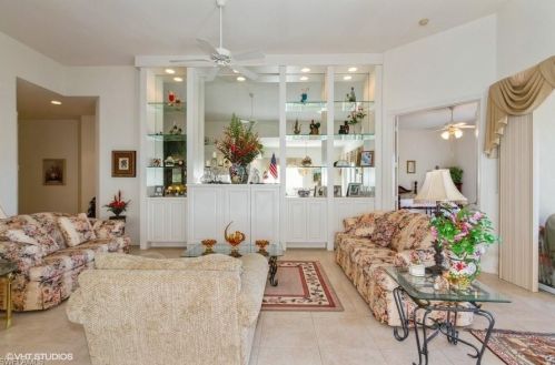 4328 Montalvo Ct, Naples FL 34109-1375 exterior