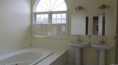 9 Harvard Dr, Poughkeepsie NY 12603-1159 exterior