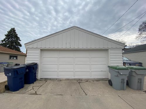 3261 90th St, Milwaukee WI  53227-4401 exterior