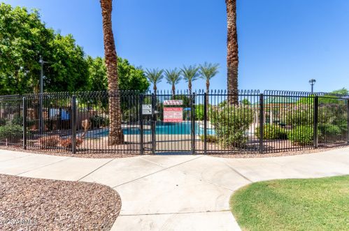2020 77th Ln, Phoenix AZ  85035-5122 exterior
