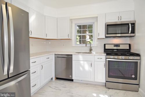 5746 15th St, Arlington VA  22205-2857 exterior