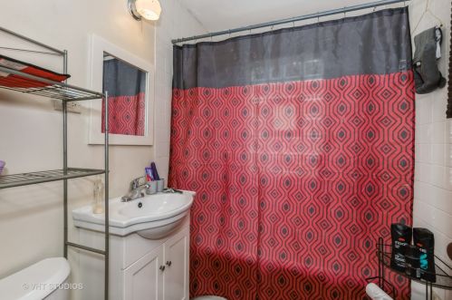 1014 Hickory St, Waukegan IL 60085-1940 exterior