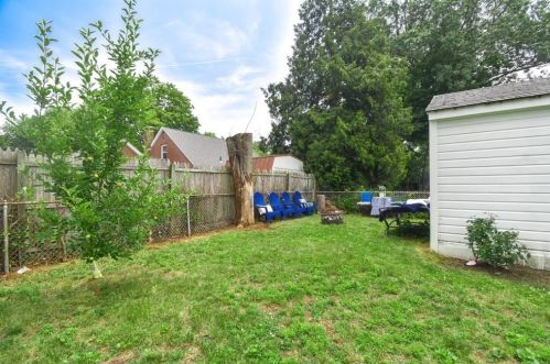 17 Waldorf St, Springfield MA 01109-1837 exterior