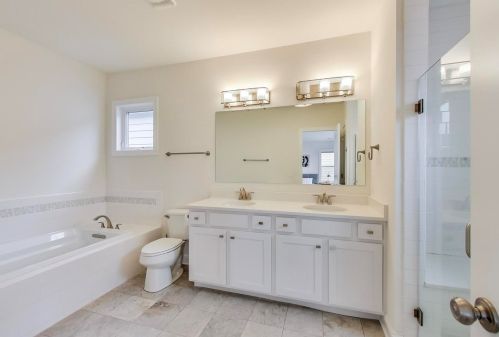 6082 Sauganash Ave, Chicago IL 60646 exterior