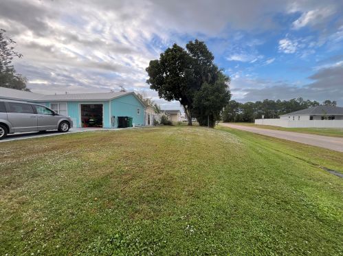 201 Thornhill Dr, Fort Pierce FL  34984-4467 exterior