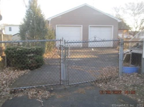 32 Alden Ct, Milford, CT 06460-4509