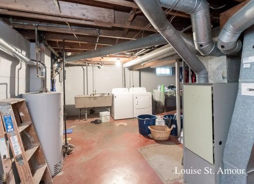 35 Maplewood Ave, Meskegon MI  49444-3045 exterior