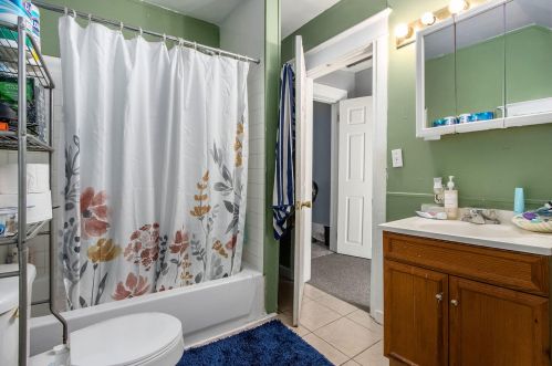 1408 Stockbridge Ave, Kalamazoo MI 49001-3904 exterior