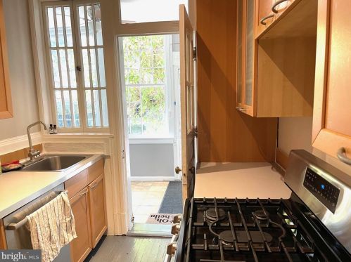 1650 33rd St, Washington DC  20007-2749 exterior