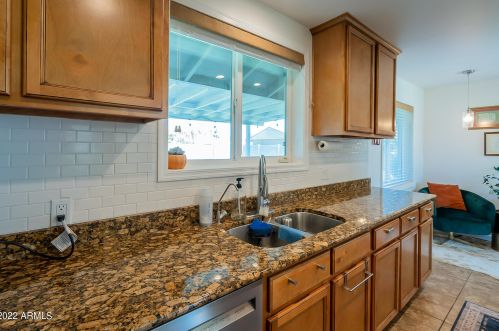 7708 17th Dr, Phoenix AZ  85021-7016 exterior