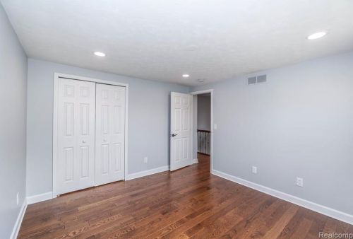 425 Rosemary St, Dearborn Heights MI  48127-3681 exterior