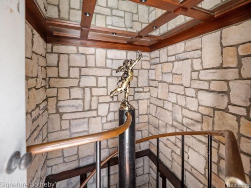 2009 Victoria Hl, Rochester MI exterior