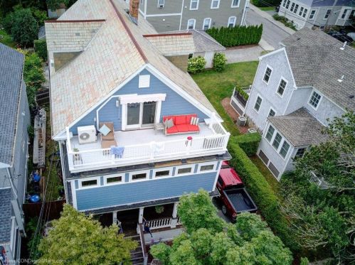 30 Harrison Ave, Middletown RI 02840-3805 exterior