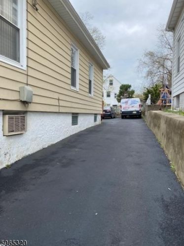 81 17th St, Paterson, NJ 07506-3711