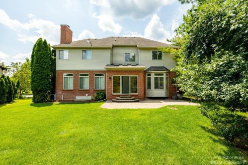 301 Fairways Ln, Lyndon Twp MI 48118-2130 exterior