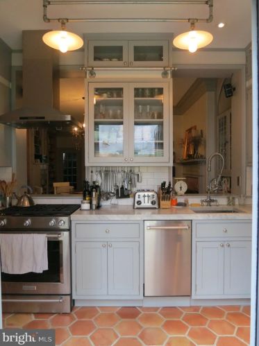 324 Camac St, Philadelphia PA 19140-4214 exterior