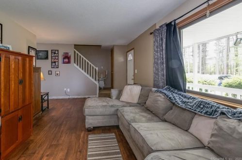 10 Shore Rd, Killingly CT  06241-1524 exterior