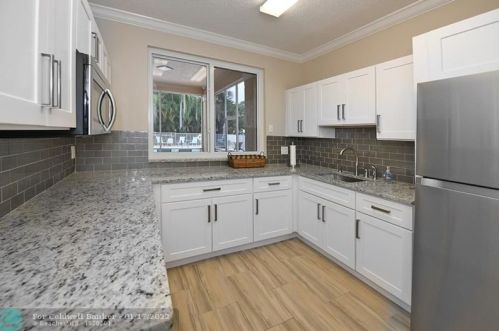 11800 Fountainside Cir, Boynton Beach FL 33437-4922 exterior