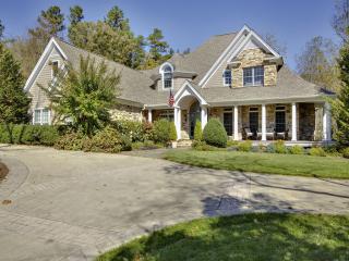 15 Beaver Crk Ln, Asheville NC  28804-2765 exterior