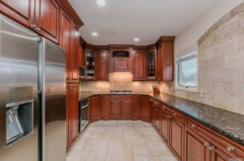 1541 1 St, Babylon NY 11704-5059 exterior