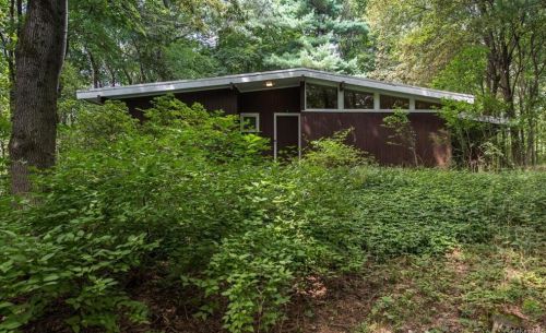 6 Arthur Ln, Poughkeepsie, NY 12603-4864