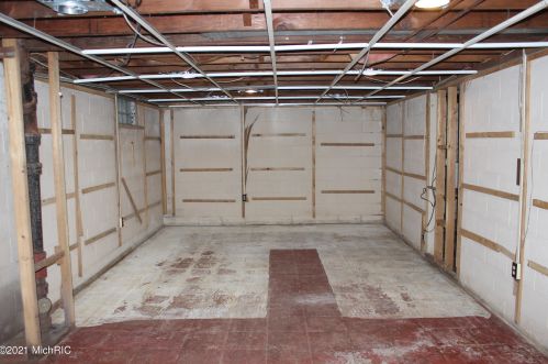 2886 Roosevelt Rd, Meskegon MI 49441-3903 exterior