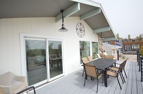 1548 Beach St, Meskegon MI  49441-1006 exterior