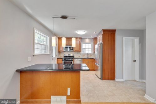 209 Foster Ave, Pittsburgh PA 15205-2352 exterior